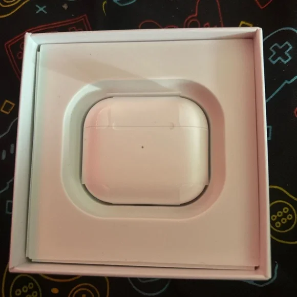 Apple AirPods with Charging Case - Sleek White